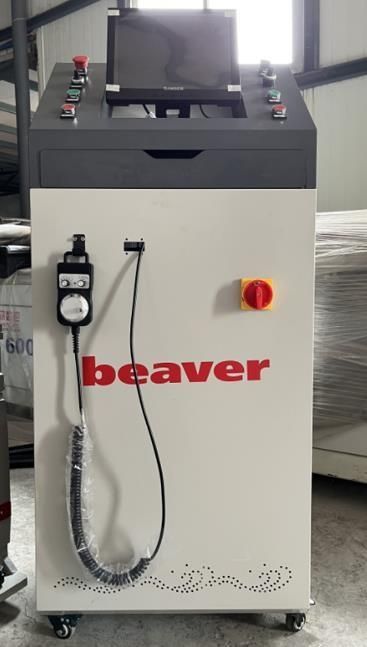 Beaver 12D4 AUTO AT  Стойка управления  Станок укомплектован стойкой управления с компьютером, программным обеспечением WEIHONG V15 и системой управления NC Studio 